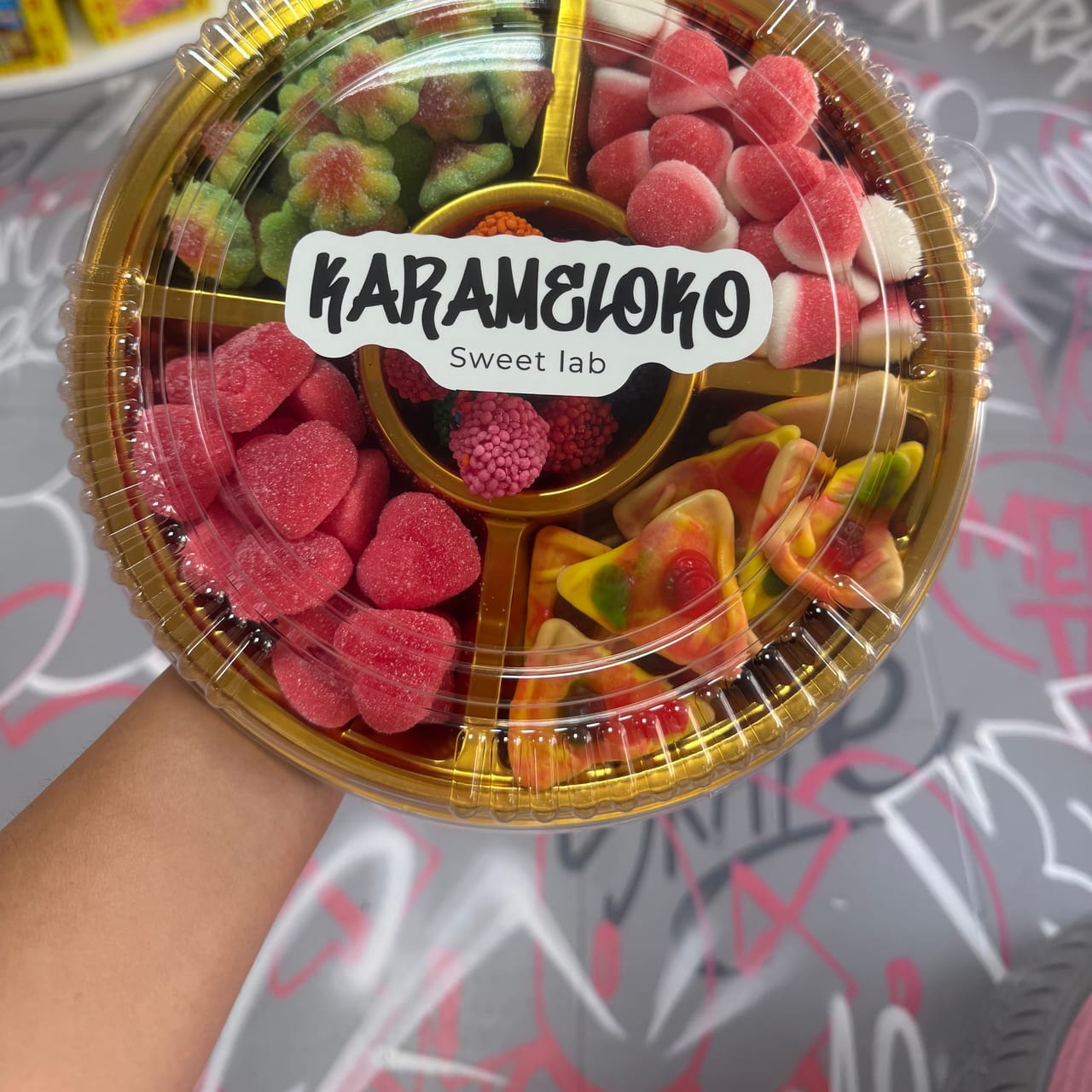 Safata de llaminadures variades amb l'adhesiu de Karameloko